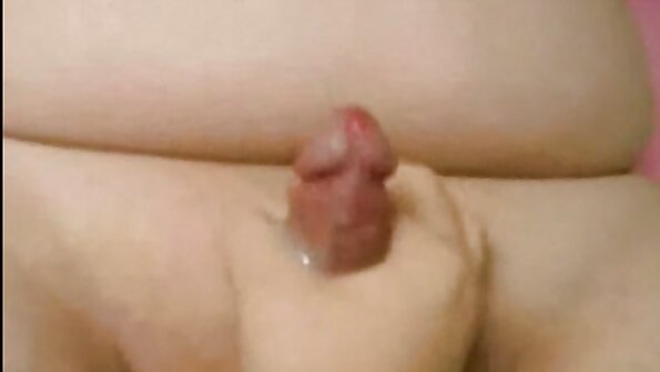 Zazavavy sexy dia mikiakiaka noho ny fahafinaretana