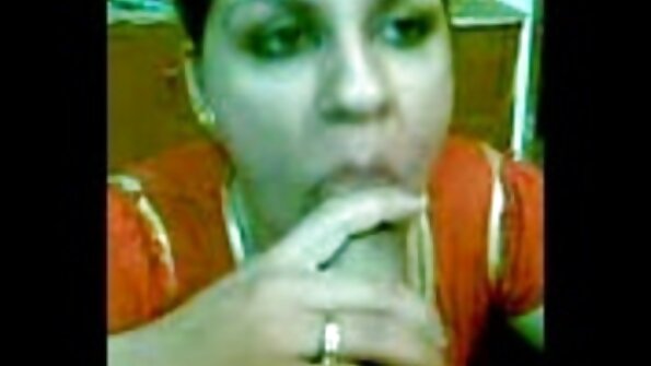Vehivavy busty misoloky ny vadiny